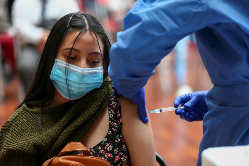 Ecuador declaró obligatoria la vacuna contra el coronavirus (Fuente: EFE)
