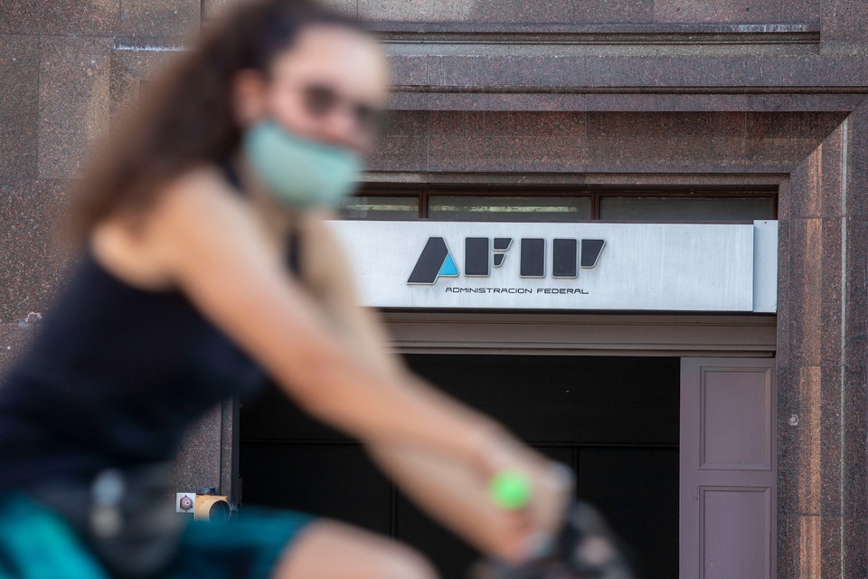 La AFIP publicó en su portada web un cuadro resumen de cómo quedan las distintas categorías. (Fuente: NA)