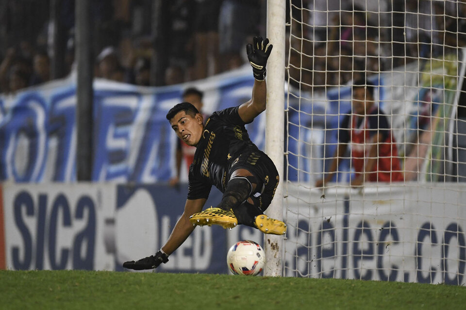 Saracho fue la figura en el pasaje de Quilmes a semis del Reducido (Fuente: Télam)