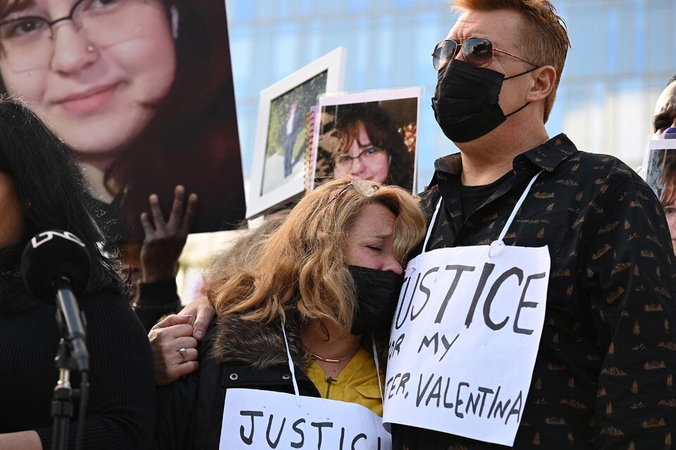 “Justicia para mi hija. Que caiga el que tenga que caer”, expresó en una conferencia de prensa Juan Pablo Orellana, padre de Valentina. (Fuente: AFP)