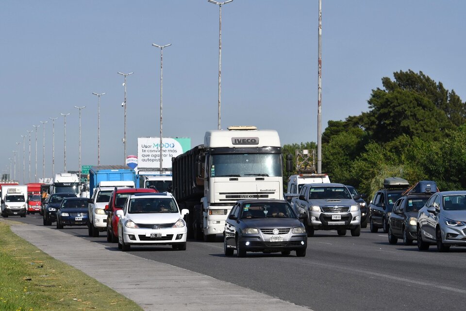El promedio de vehículos que circularon por Samboronbón desde las 6 hasta las 14 fue de 2300 vehículos. (Fuente: Télam)