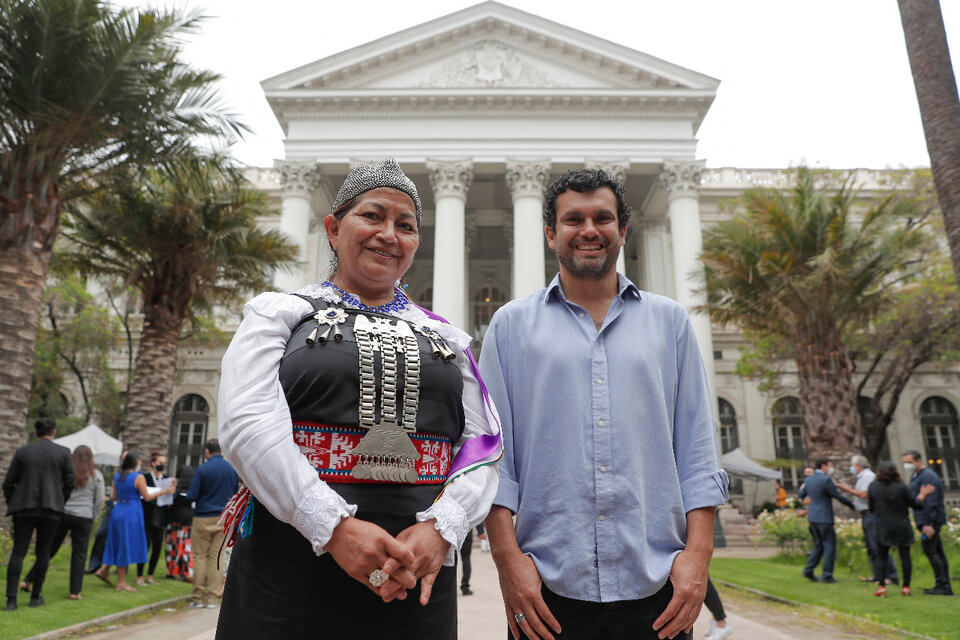 La presidente de la Constituyente Elisa Loncon y el vicepresidente Jaime Bassa. (Fuente: AFP)