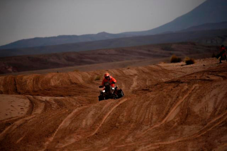 Manuel Andújar ganó la etapa y se acerca a la cima en la general del Dakar (Fuente: EFE)