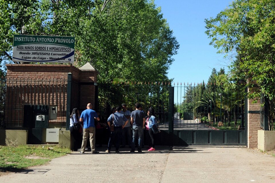 La entrada del Instituto Próvolo, en el departamento mendocino de Luján de Cuyo. (Fuente: Télam)