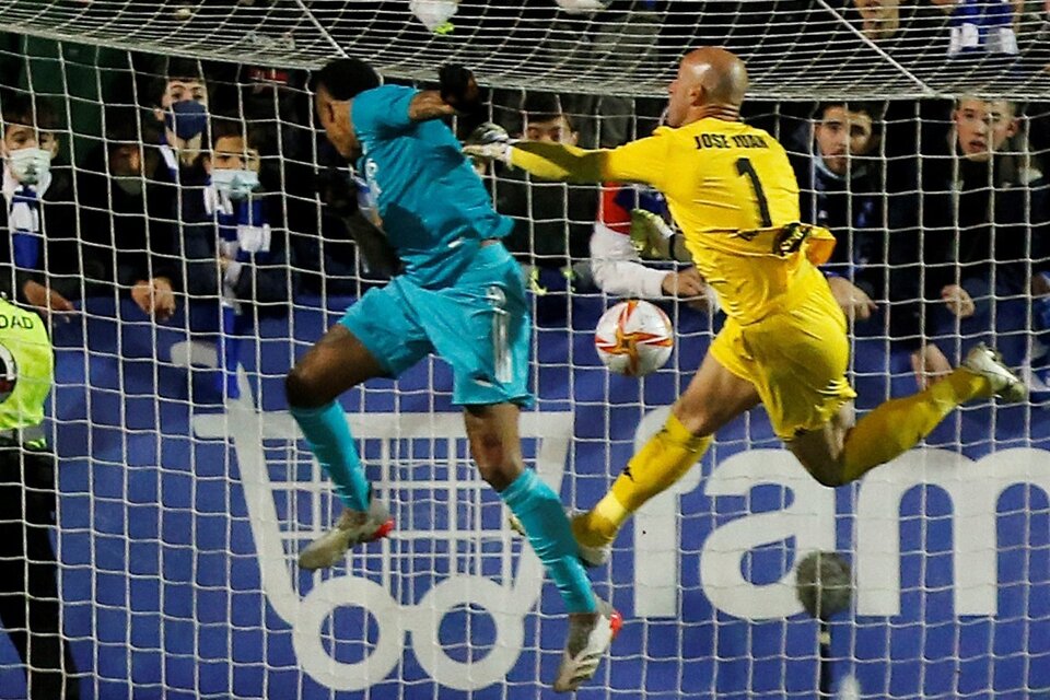 Eder Militao marca con un cabezazo (Fuente: EFE)