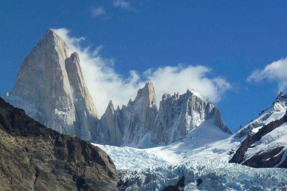 Dos montañistas fueron alcanzados por una avalancha al pie del monte Fitz Roy, en El Chaltén (Fuente: Télam)