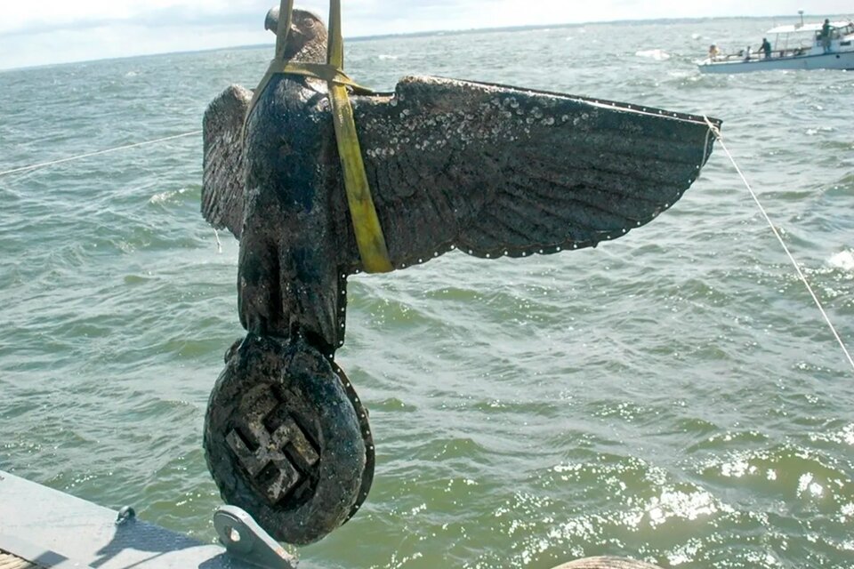 Un empresario argentino quiere comprar el águila nazi del buque alemán Graf Spee