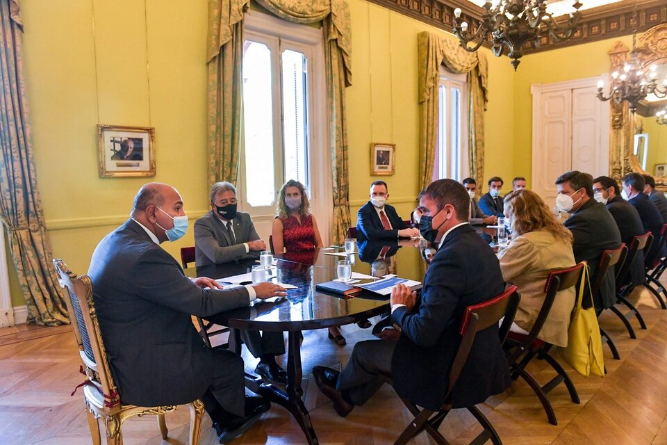 Manzur recibió a los gerentes en el salón de los Científicos de Casa Rosada