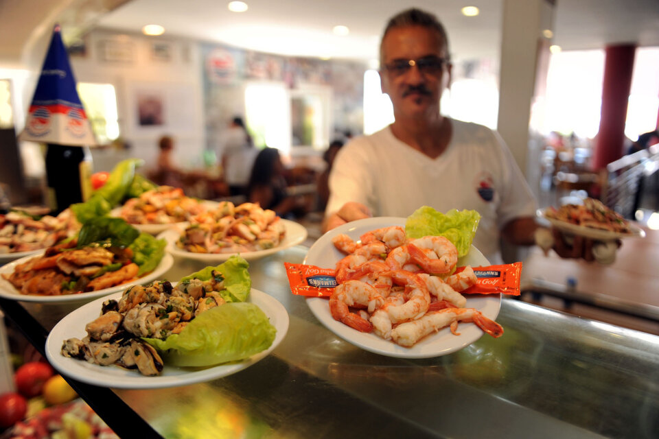 Las comidas fuera del hogar aumentaron a la par de la recuperación del turismo.  (Fuente: NA)