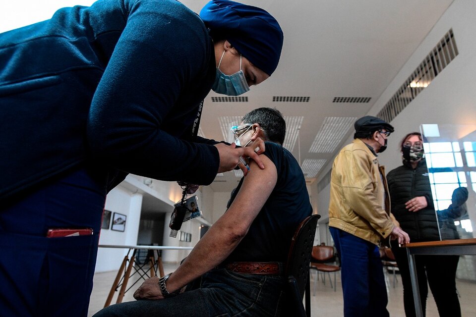 Vacunación en Valparaíso, (Fuente: Xinhua)