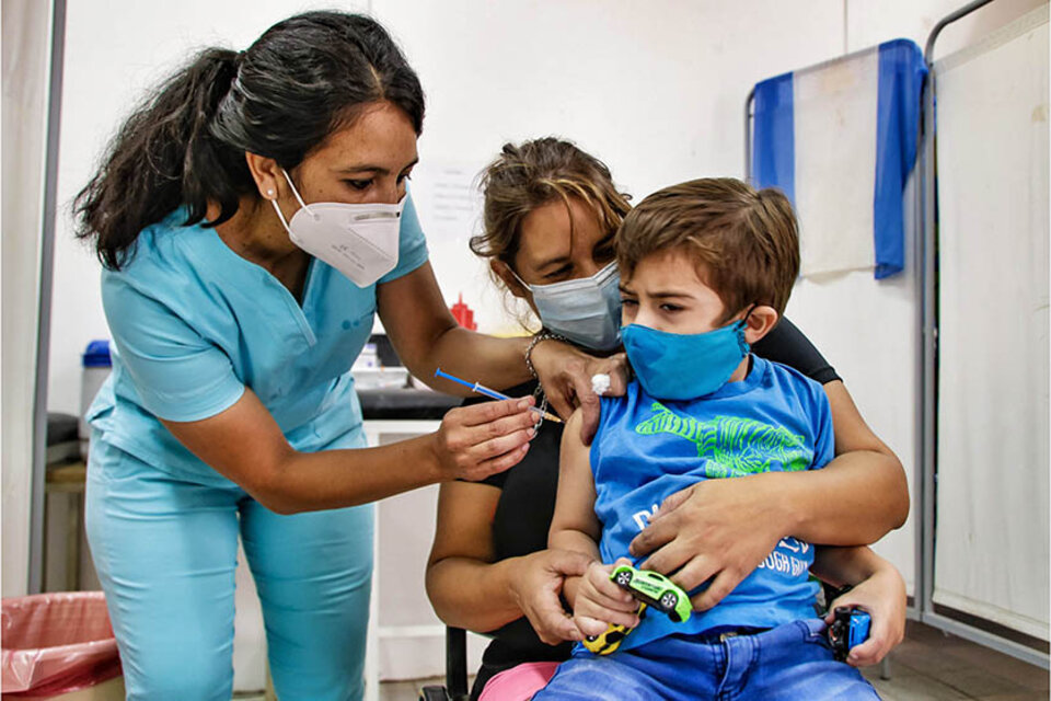 La Pampa lanzó una campaña de concientización para lograr un alto grado de inmunización de estudiantes, docentes y directivos de las escuelas para garantizar la presencialidad en el ciclo lectivo 2022. (Fuente: Télam)