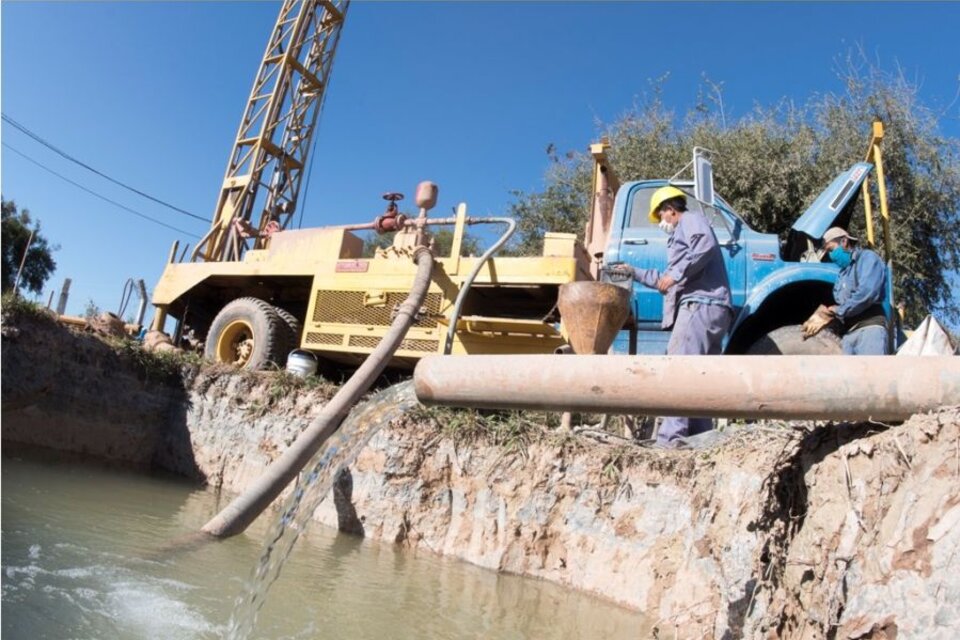 En Tolloche seguirán con agua envasada porque los pozos tienen arsénico 