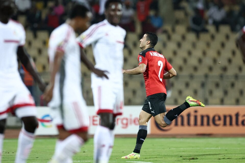 El central Abdelmoneim festeja el gol de Egipto ante Sudán para asegurar la clasificación (Fuente: AFP)