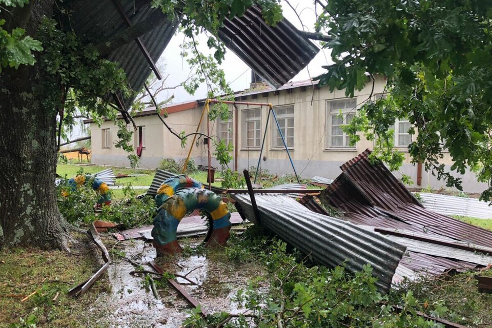 El fuerte temporal también provocó importantes destrozos en Navarro 