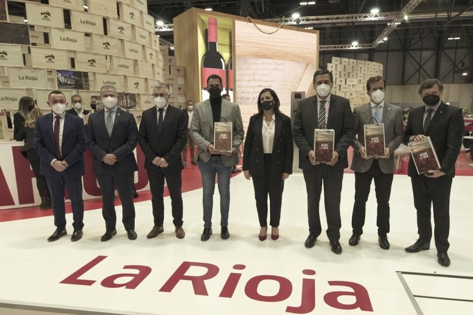 La comitiva riojana en el stand de La Rioja española.