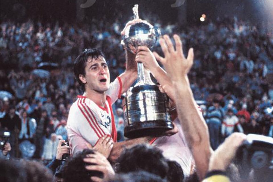 El Beto Alonso y la Libertadores de 1986, la primera de la historia de River (Fuente: Archivo El Gráfico)