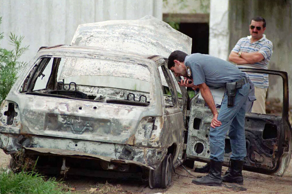 El auto calcinado del fotógrafo José Luis Cabezas. (Fuente: NA)