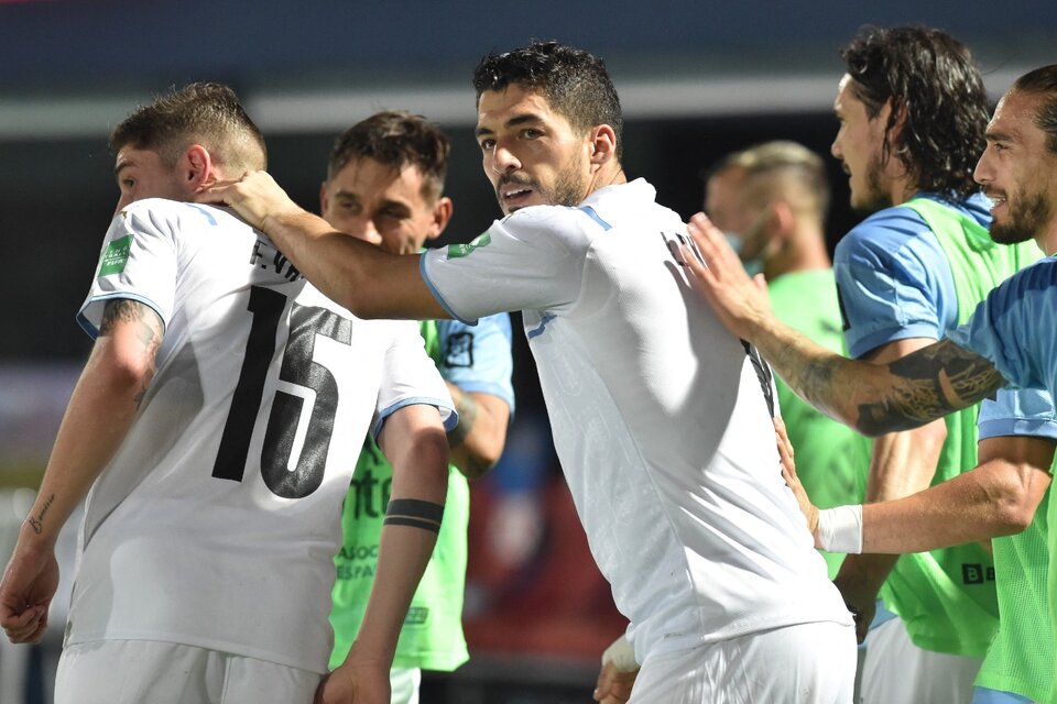 Suárez festeja su gol a los 50 minutos. (Fuente: AFP)