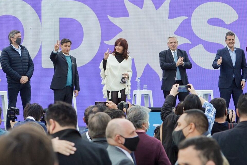 Los principales referentes del FdT: Máximo Kirchner, Sergio Massa, Alberto Fernández, Cristina Kirchner y Axel Kicillof.