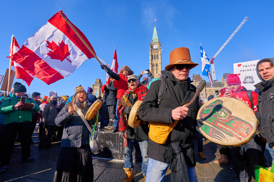 La medida de los camioneros fue apoyada por numerosos manifestantes en Ottawa. (Fuente: AFP)