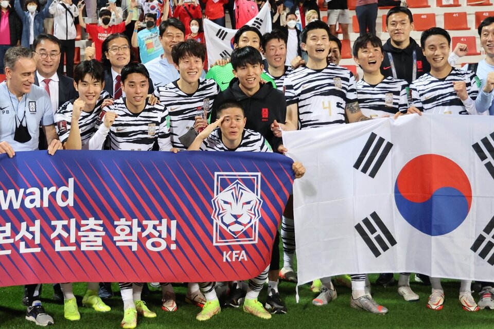 Los jugadores de Corea del Sur festejan su pasaje al Mundial. (Fuente: EFE)