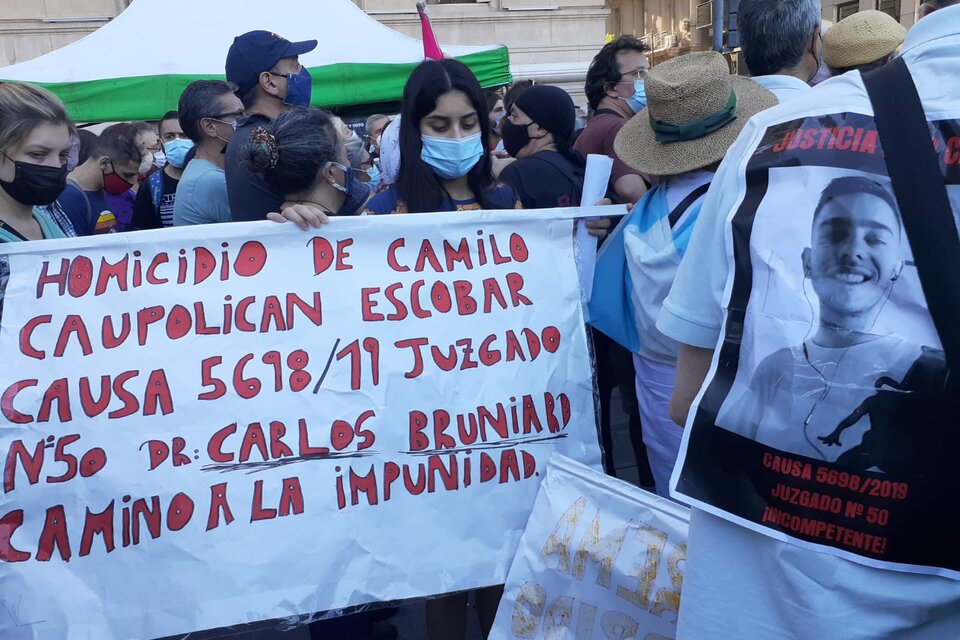 Marcha del 1 F frente al Palacio de Tribunales.