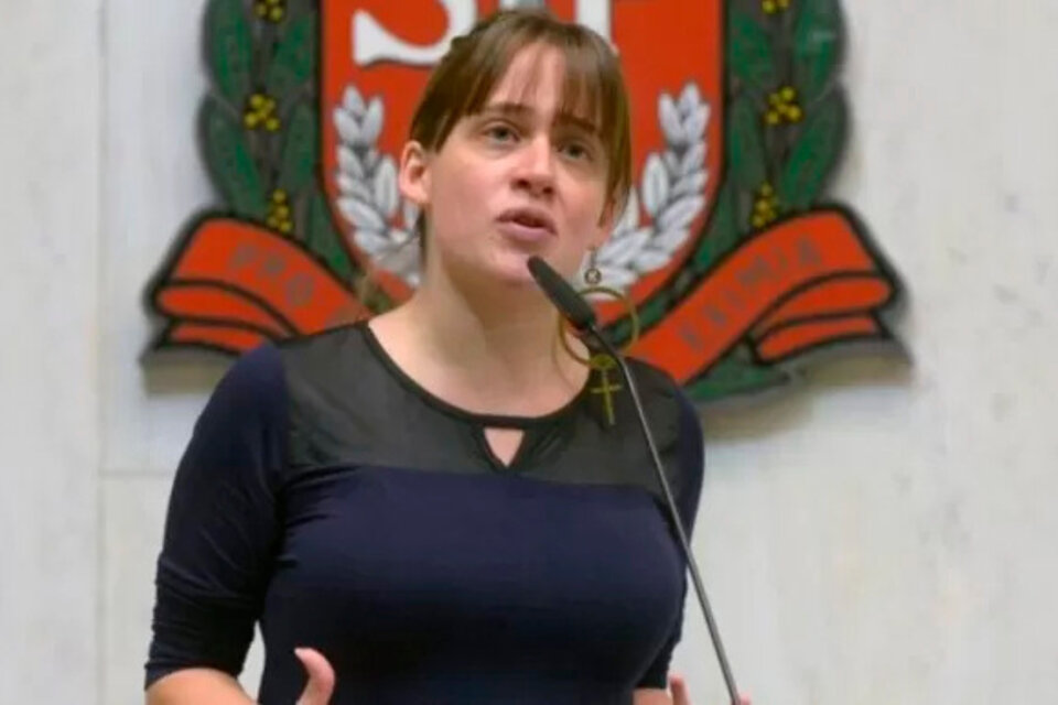 Isa Penna, diputada brasileña, fue amenazada con ser violada y asesinada por criticar a Bolsonaro