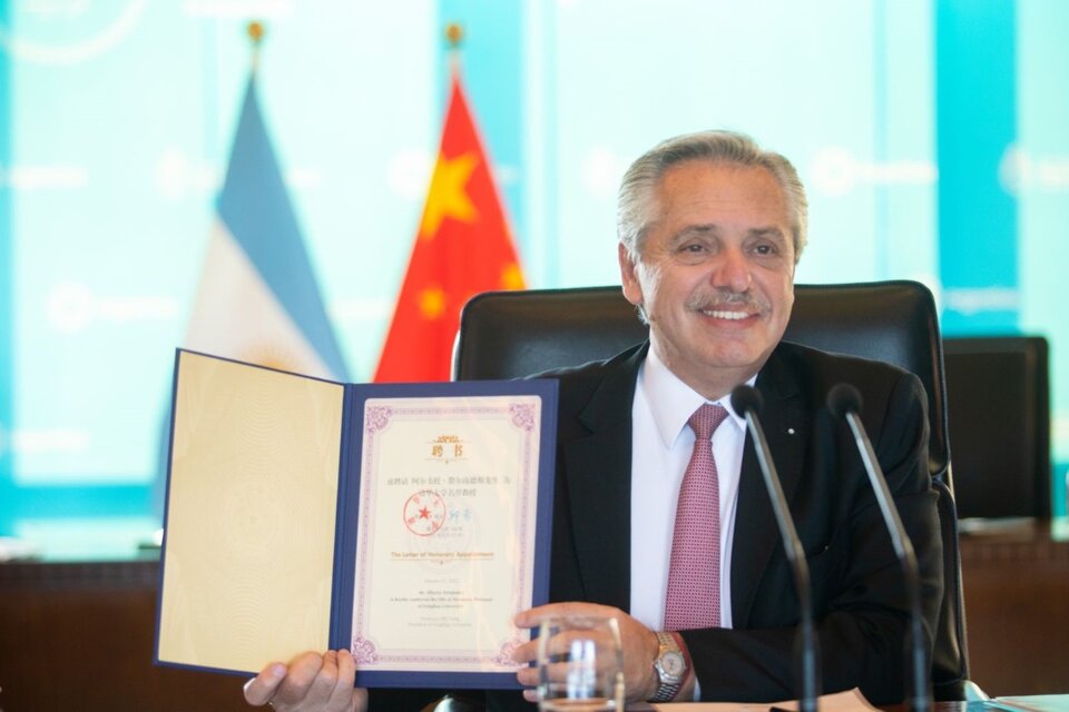 El presidente Alberto Fernández recibió el título Honoris Causa en la Universidad de Tsinghua de Beijing.