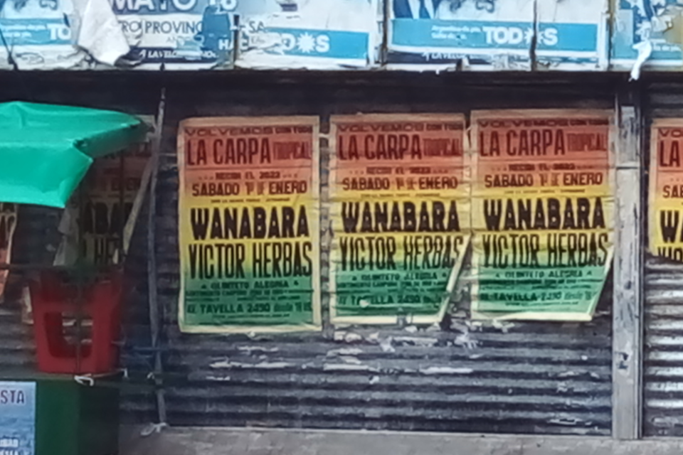 Publicidad en la Avenida San Martín.  (Fuente: Analía Brizuela)