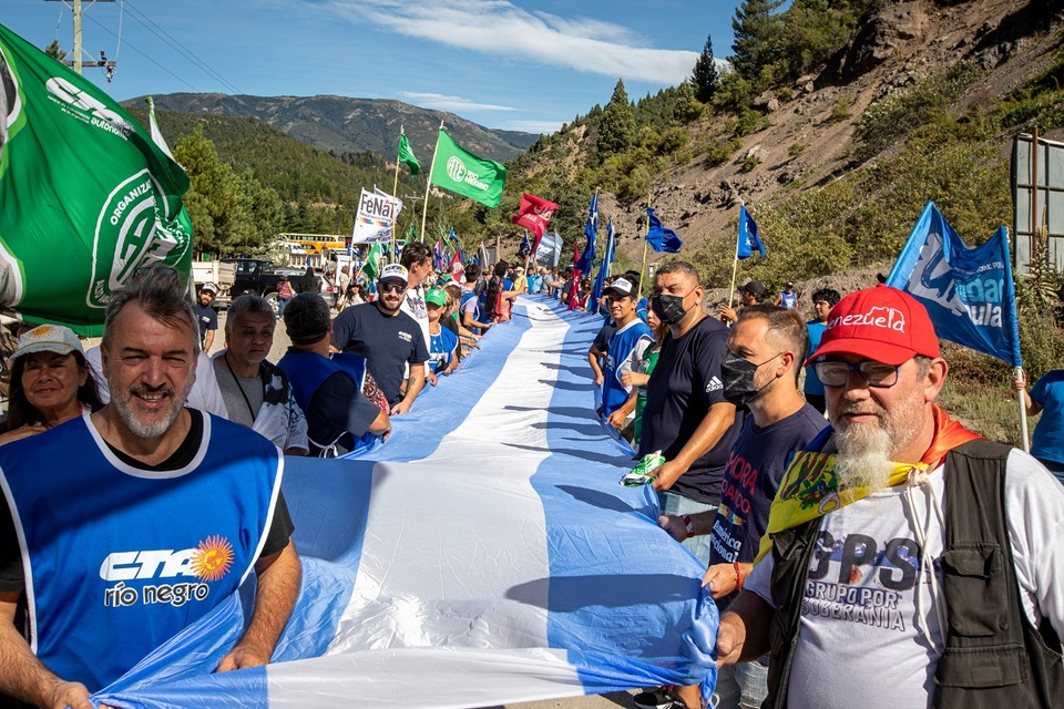 La Marcha por la Soberanía de Lago Escondido. (Fuente: Télam)