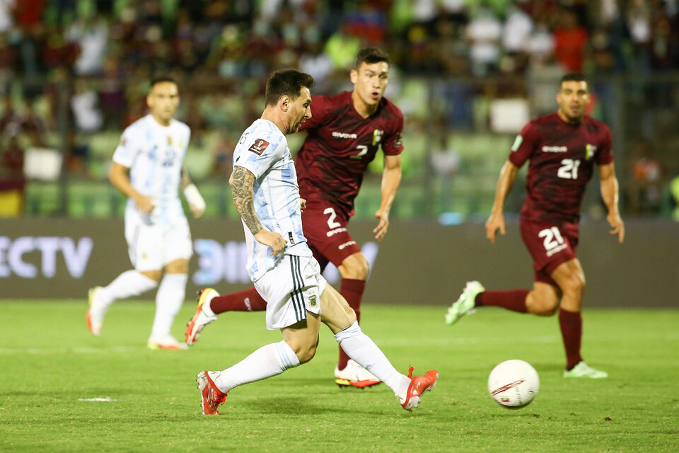 Lionel Messi, durante el partido de ida contra Venezuela por las Eliminatorias (Fuente: NA)