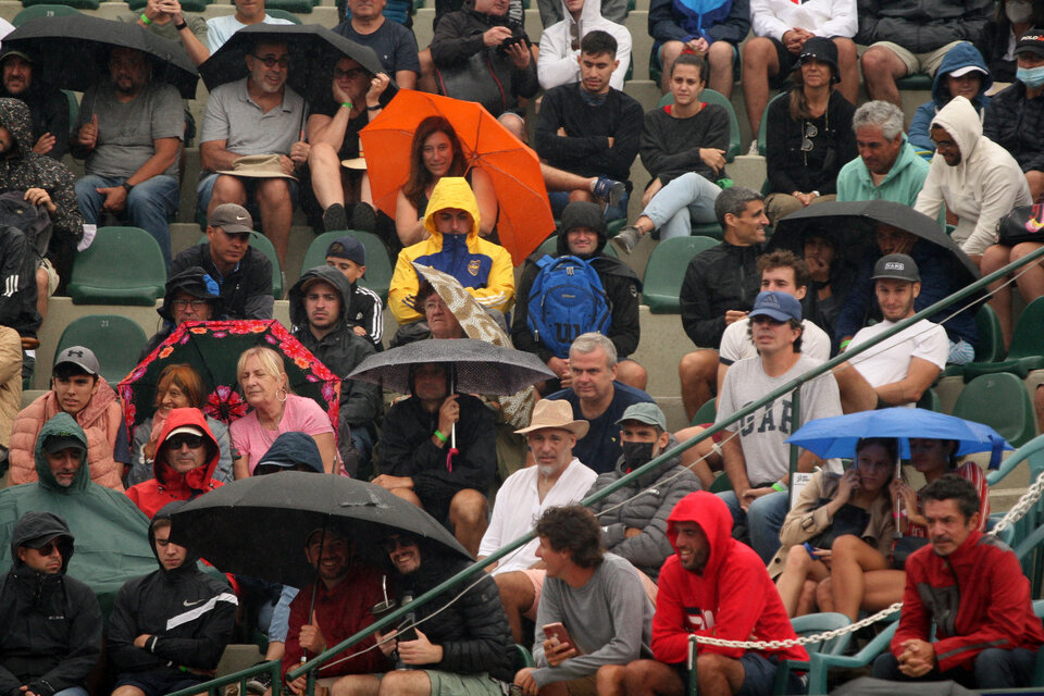 Ni la lluvia del viernes detuvo al público en el Argentina Open (Fuente: Alejandro Leiva)