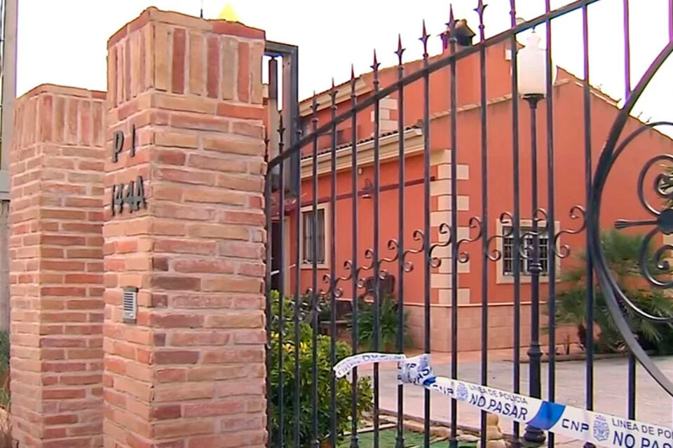 La casa familiar donde ocurrió el triple crimen que conmociona a España, en la zona de Campo de Elche, Alicante.