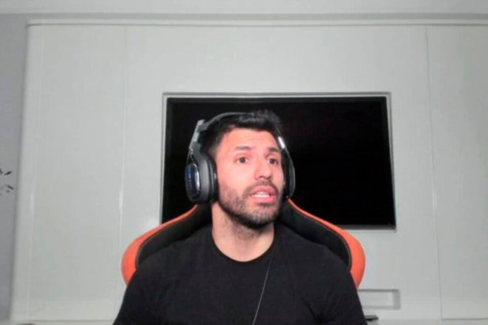 El Kun Agüero y sus ya tradicionales transmisiones en su canal de Twitch. 