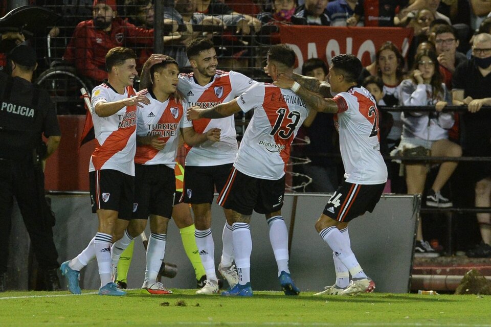 Todos los saludos para Quintero, que abrió el marcador tras el regalo de Arboleda (Fuente: Fotobaires)