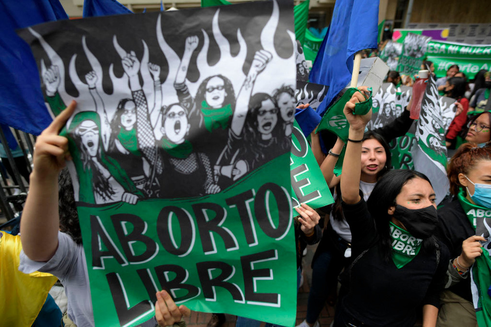 Las activistas feministas colombianas celebraron en las calles la decisión de la Corte. (Fuente: AFP)