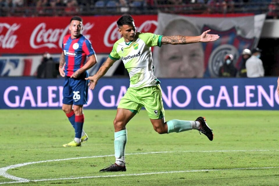 Bou celebra el primer tanto del Halcón en el partidazo ante San Lorenzo (Fuente: NA)