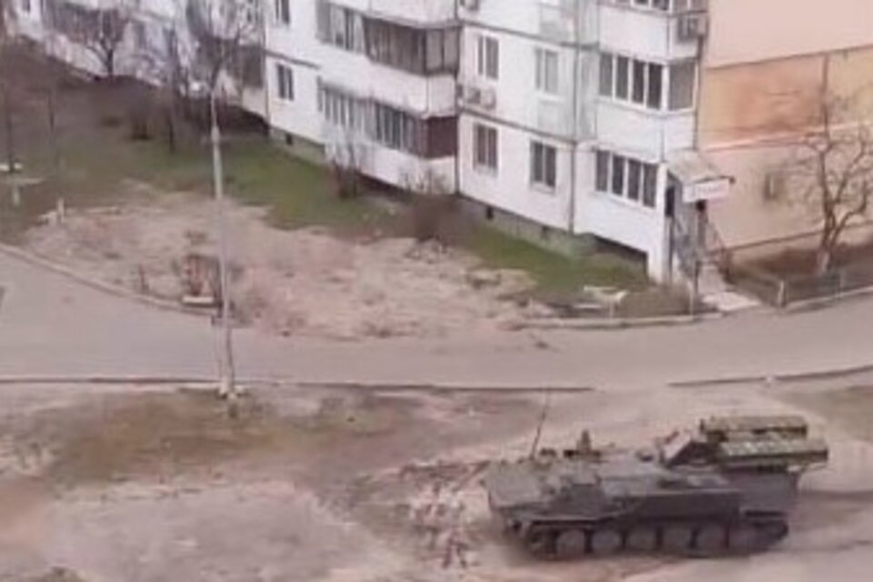 Las tropas rusas están a 8 kilómetros del centro de Kiev. (Fuente: Captura de pantalla de un video casero)