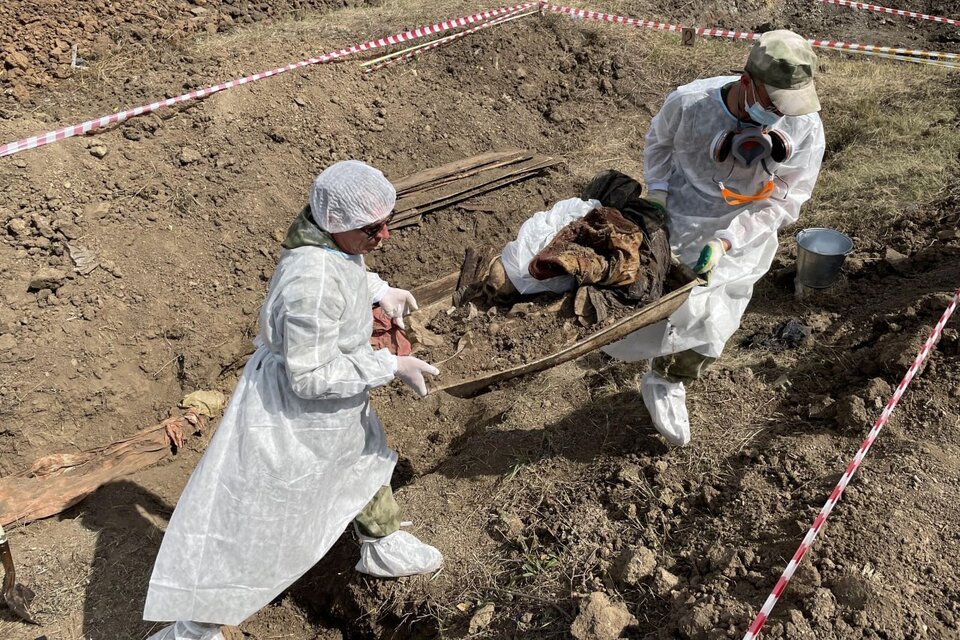 Imagen de una excavación en el este de Ucrania.