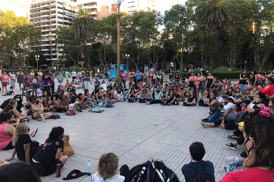 La primera asamblea convocó a unas 300 personas. 