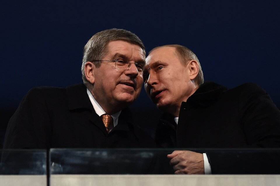 Thomas Bach y Vladimir Putin, en una imagen de otros tiempos, aunque no tan atrás (Fuente: AFP)