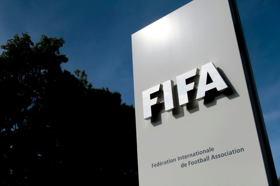 La FIFA no permitirá que se dispute el repechaje Rusia-Polonia en marzo (Fuente: AFP)