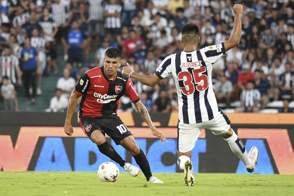 Nicolás Castro hizo el primer gol en el segundo tiempo.  (Fuente: NA)