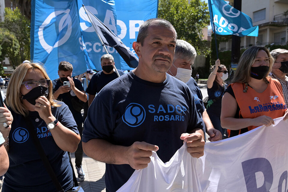 El titular de Sadop, Martín Lucero, encabezó la marcha. (Fuente: Sebastián Granata)