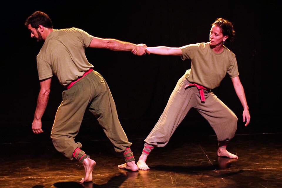 Junto a Verónica y Daniel, las luces diseñadas por Natalia Comino hacen su danza.  (Fuente: Gentileza Briel Blanco)