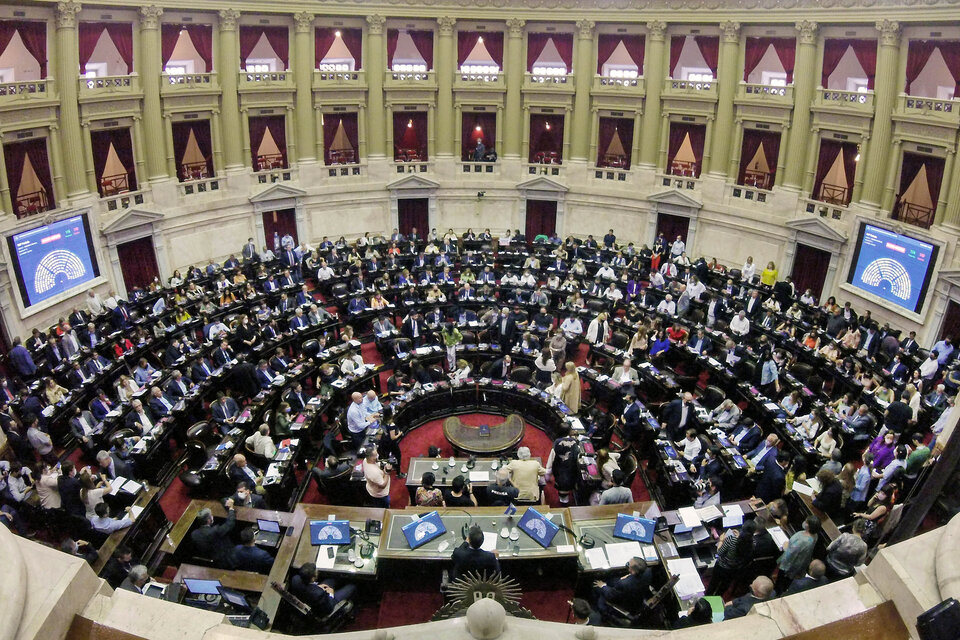 La confirmación oficial del ingreso de la norma con el acuerdo con el FMI la hizo la Cámara de Diputados a través de su presidente, Sergio Massa, que envió el mensaje al resto de los diputados.