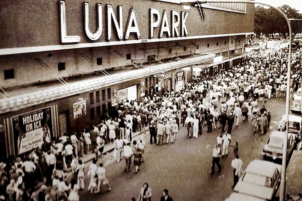 El Luna Park y una de sus postales típicas (Fuente: Centro de documentación histórica Luna Park)