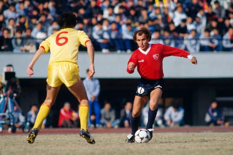 Ricardo Bochini ante el Liverpool en la Intercontinental 1984
