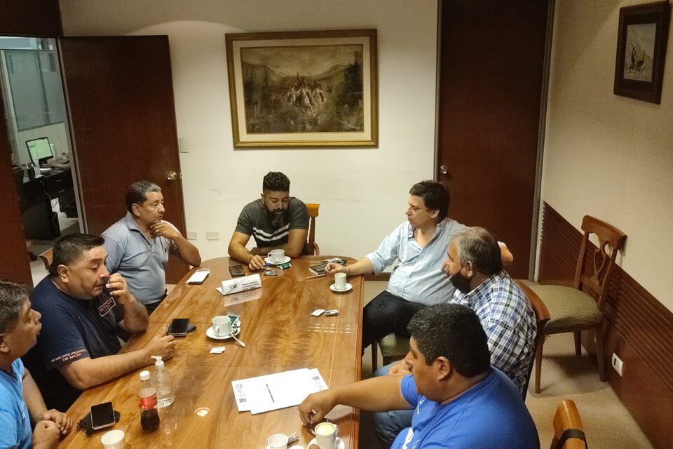 Municipales reunidos con el subsecretario de Gobierno de la ciudad de Salta