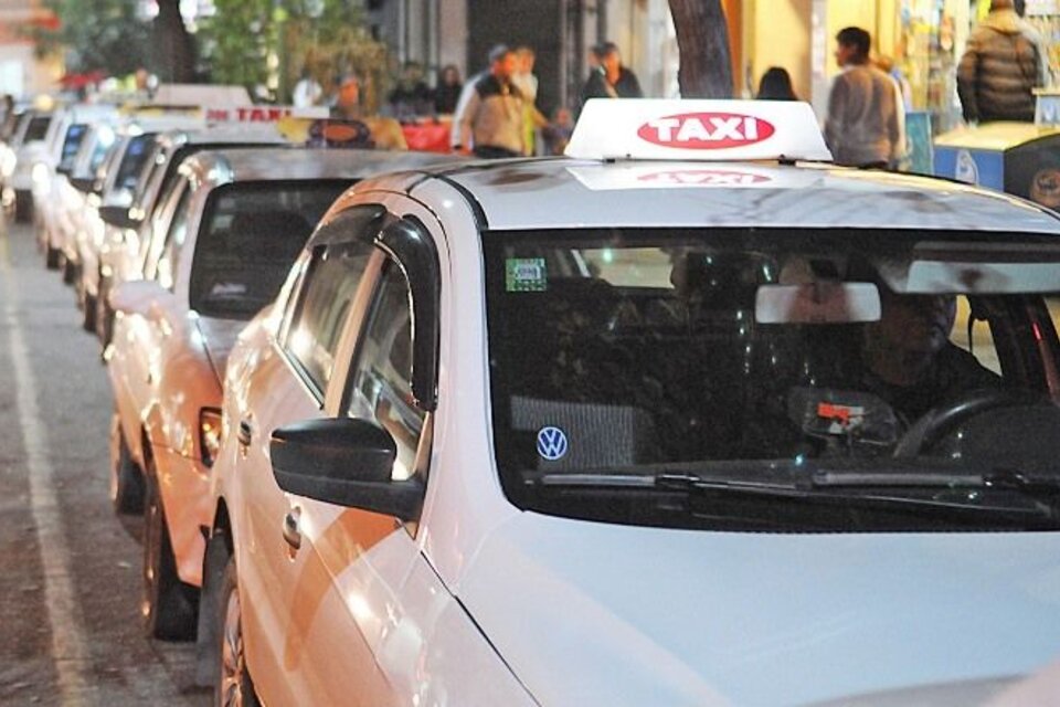 El drama de conseguir taxi en La Rioja